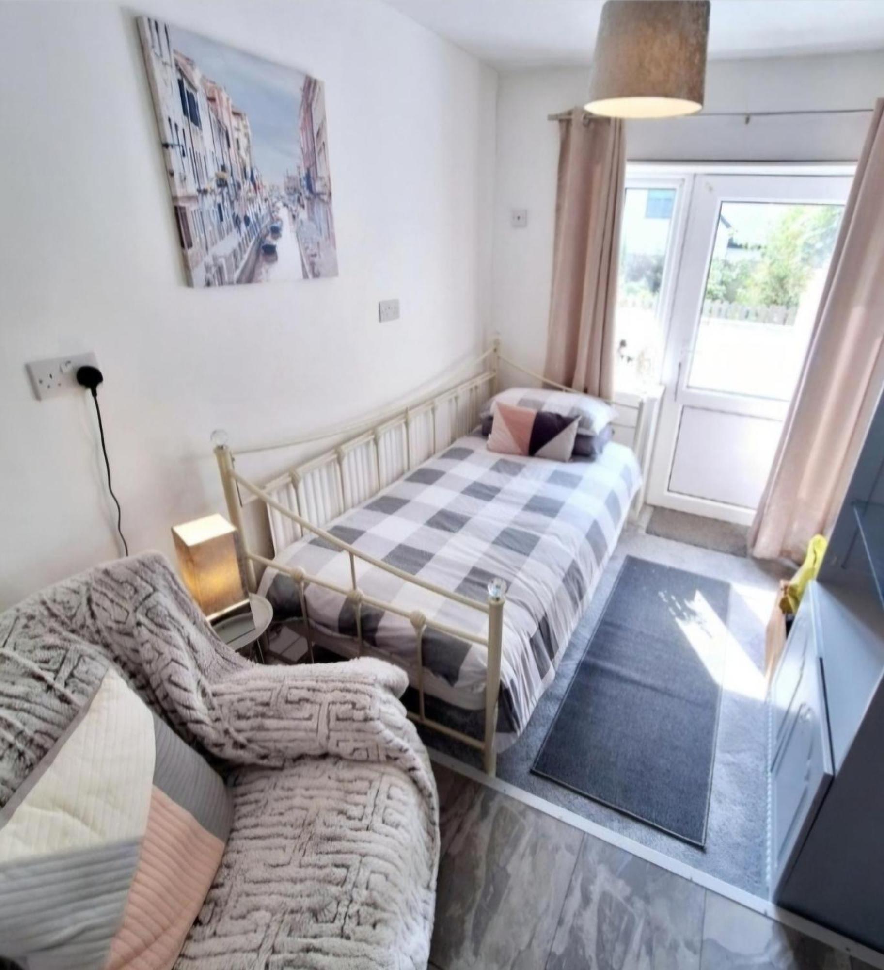 נארברת' Beautiful 2 Bedroom Annexe In Popular Town Location מראה חיצוני תמונה